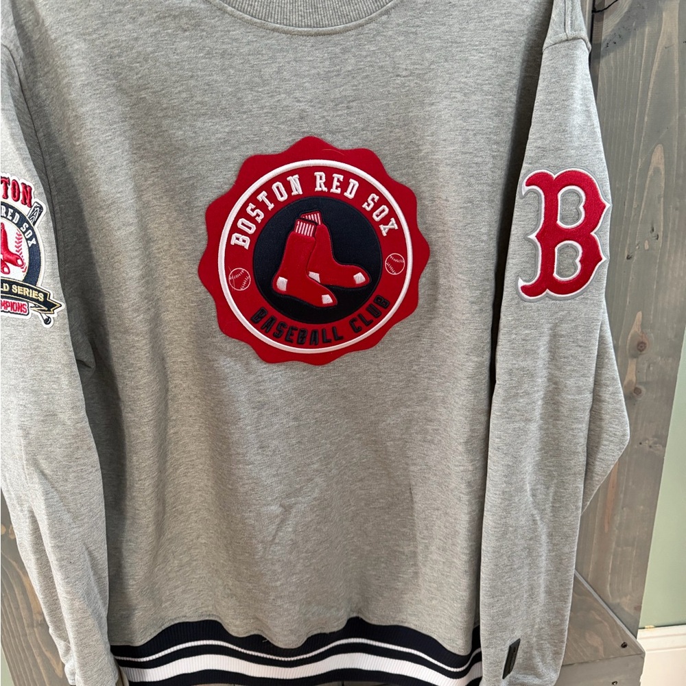 Pro Standard. Boston Red Sox Crewneck Sweatshirt MLB Patch Logo Grey Size L